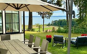 Manor Wing With Scenic Lake View